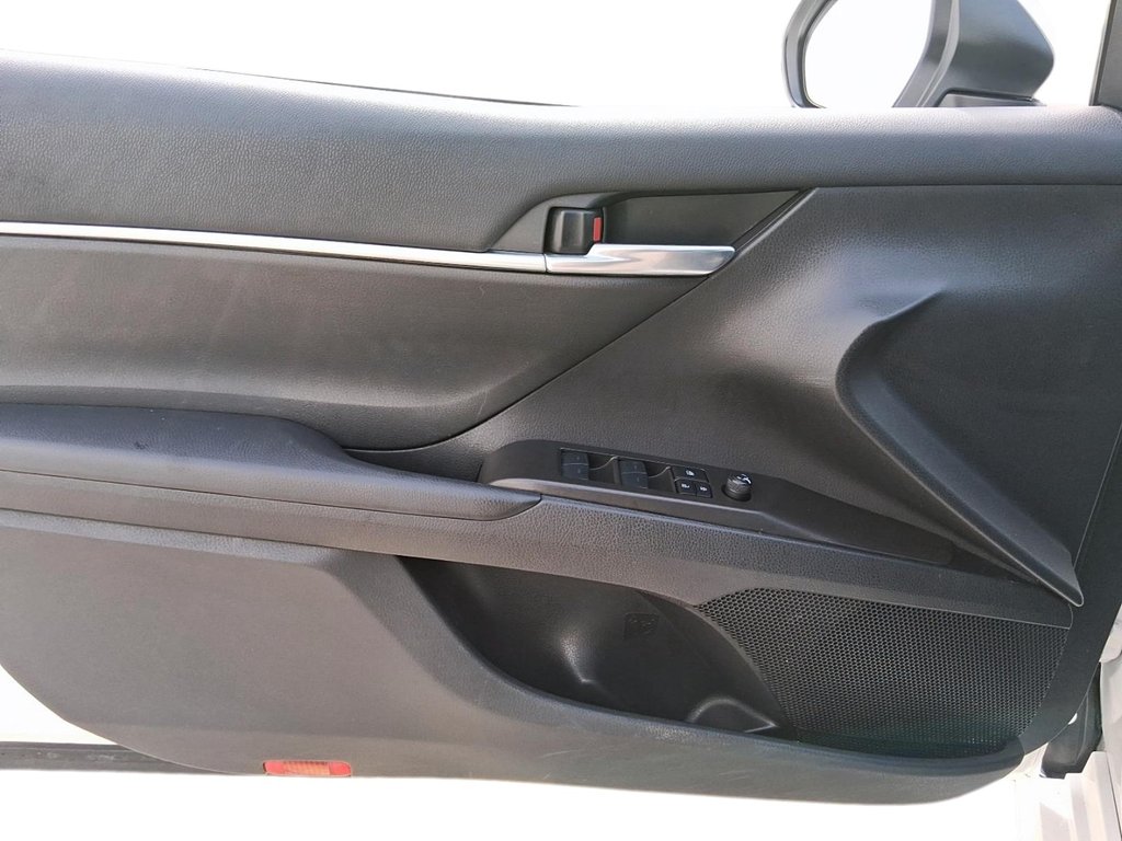 2024 Toyota Camry SE in Brantford, Ontario - 11 - w1024h768px