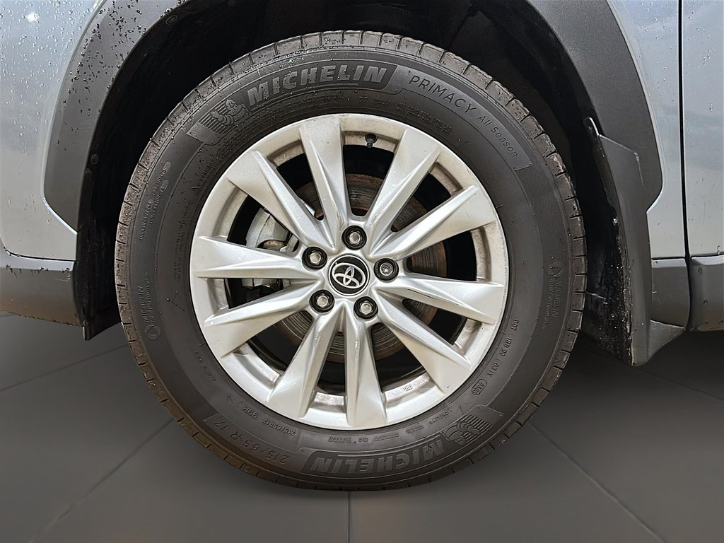 2023 Toyota Corolla Cross LE AWD in Stratford, Ontario - 7 - w1024h768px