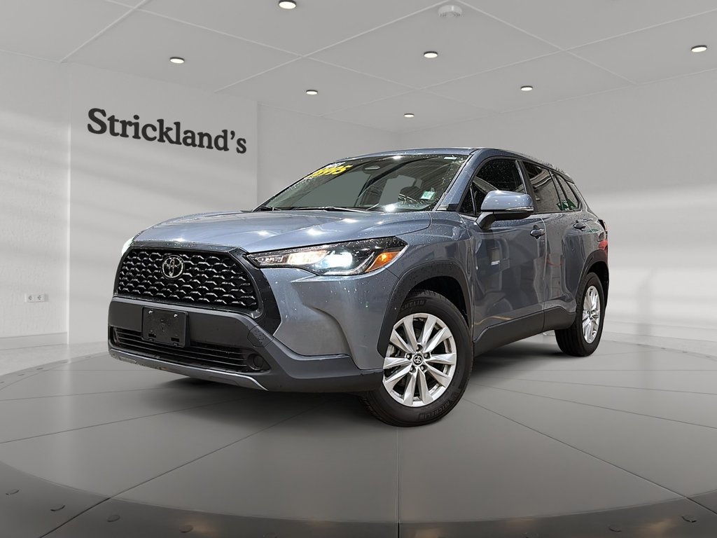 2023 Toyota Corolla Cross LE AWD in Stratford, Ontario - 1 - w1024h768px