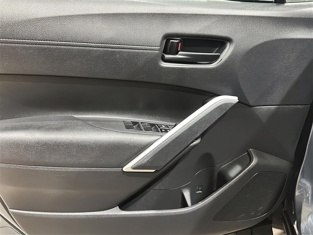 2023 Toyota Corolla Cross LE AWD in Stratford, Ontario - 10 - w1024h768px
