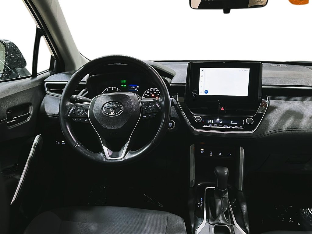 2023 Toyota Corolla Cross LE AWD in Stratford, Ontario - 9 - w1024h768px