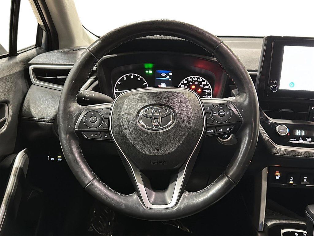 2023 Toyota Corolla Cross LE AWD in Stratford, Ontario - 11 - w1024h768px