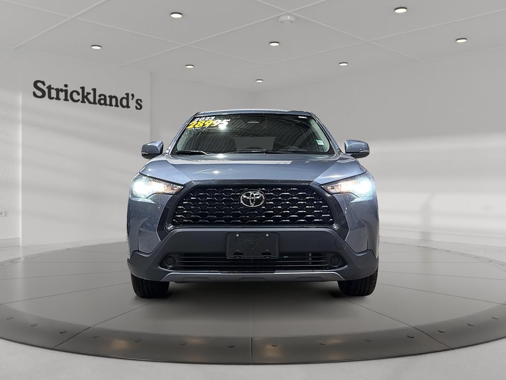 2023 Toyota Corolla Cross LE AWD in Stratford, Ontario - 2 - w1024h768px