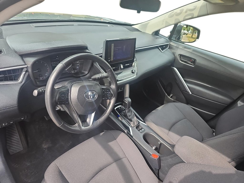 2024 Toyota COROLLA CROSS LE AWD in Brantford, Ontario - 9 - w1024h768px
