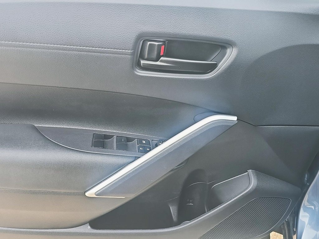 2024 Toyota COROLLA CROSS LE AWD in Brantford, Ontario - 10 - w1024h768px