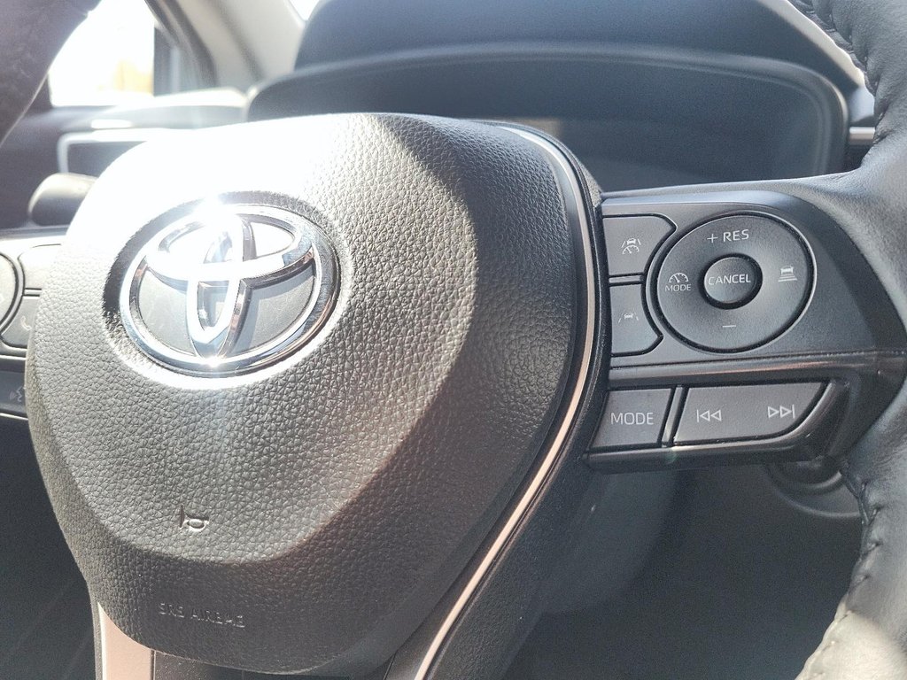 2025 Toyota Corolla Cross LE AWD in Brantford, Ontario - 15 - w1024h768px