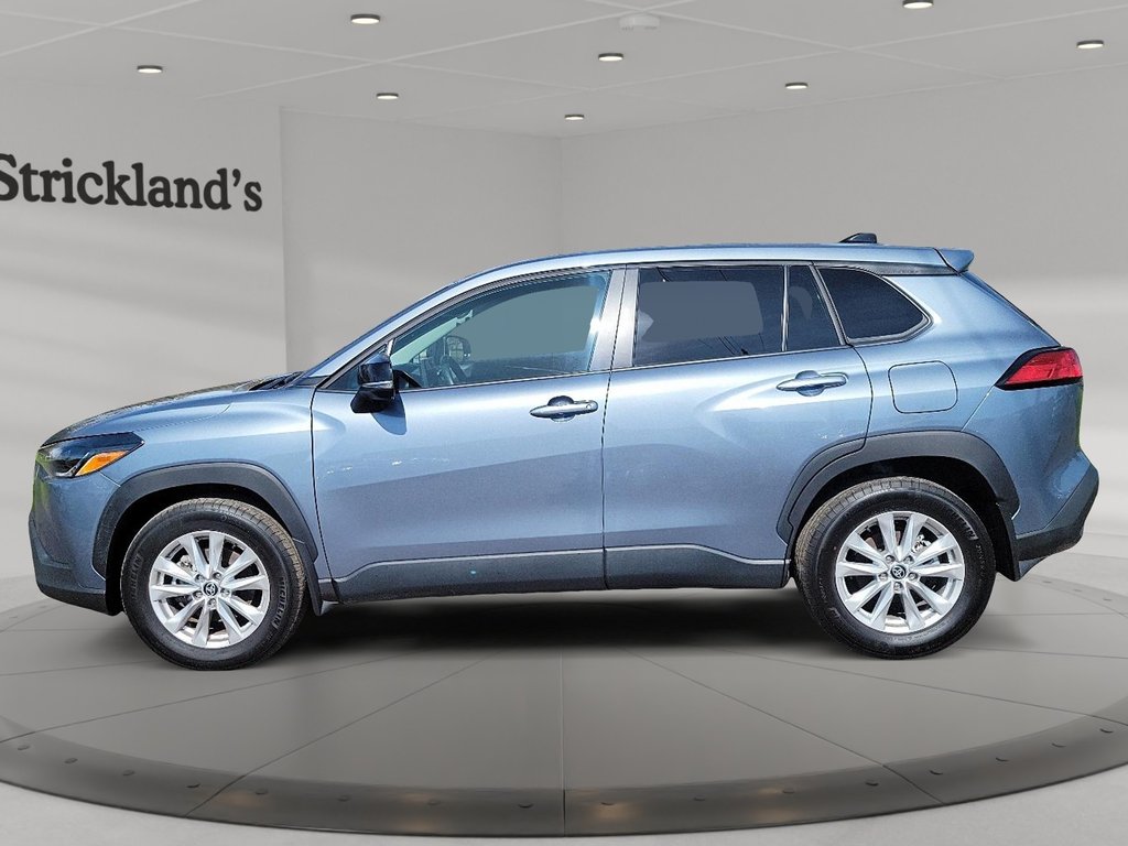2025 Toyota Corolla Cross LE AWD in Brantford, Ontario - 5 - w1024h768px