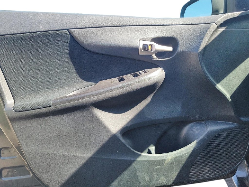 2012 Toyota Corolla 4-door Sedan S 5M in Brantford, Ontario - 8 - w1024h768px