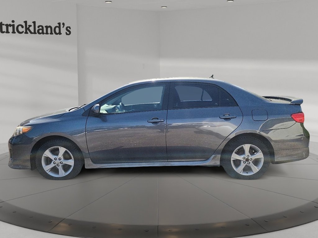 2012 Toyota Corolla 4-door Sedan S 5M in Brantford, Ontario - 4 - w1024h768px