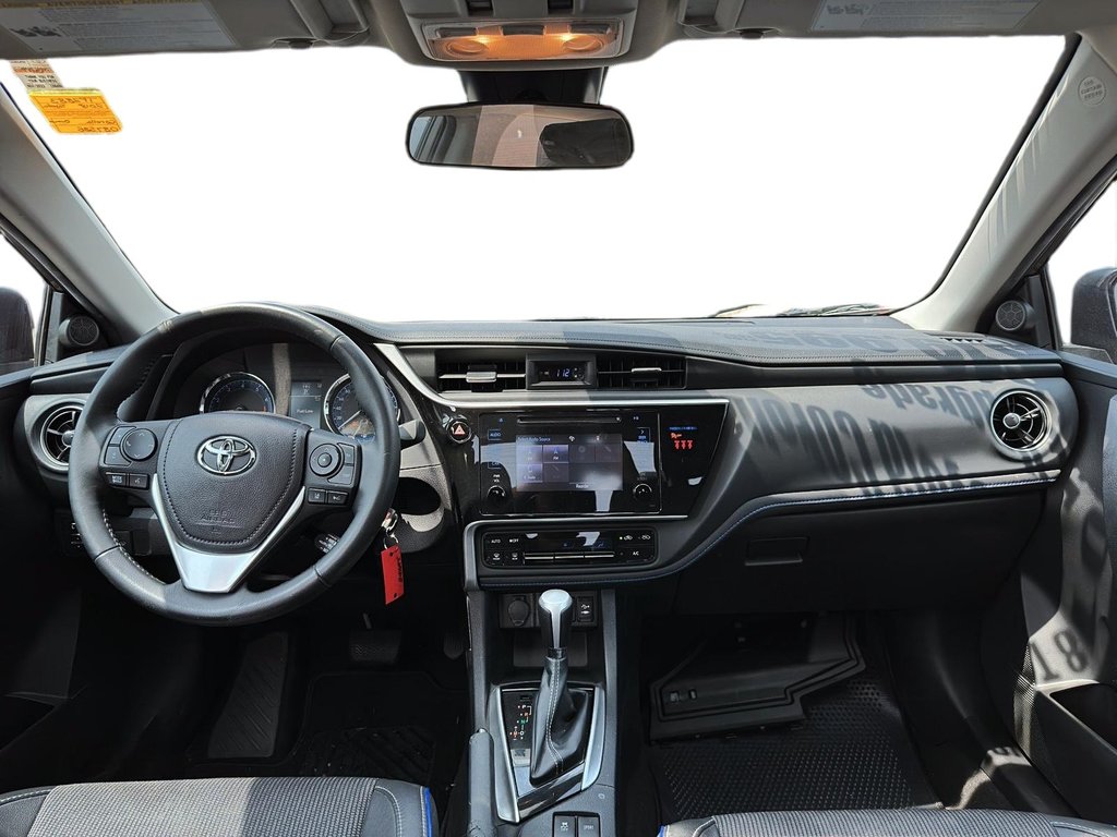 2018  Corolla 4-door Sedan SE CVTi-S in Stratford, Ontario - 7 - w1024h768px