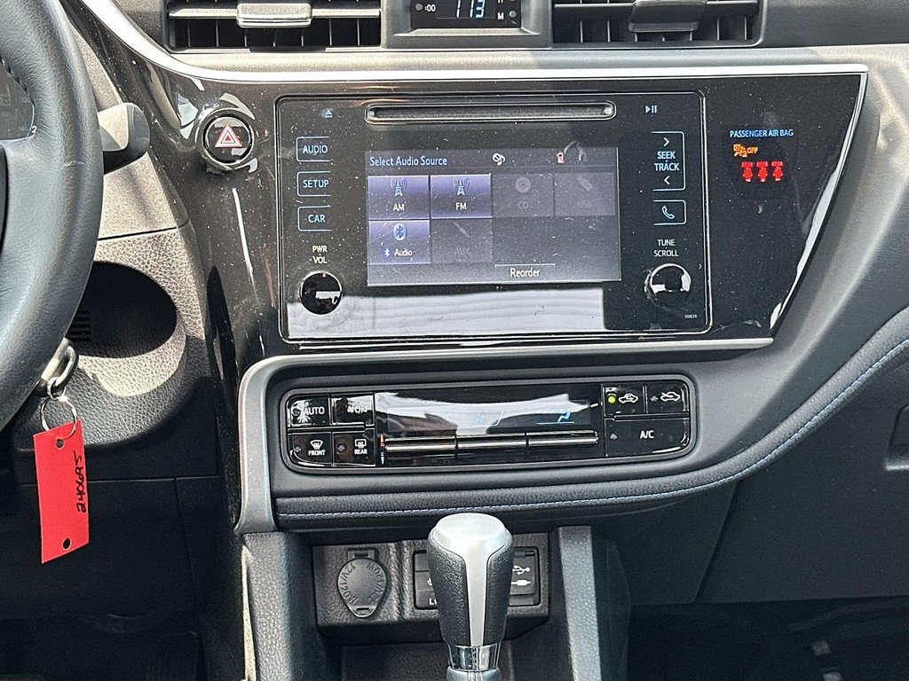 2018  Corolla 4-door Sedan SE CVTi-S in Brantford, Ontario - 10 - w1024h768px