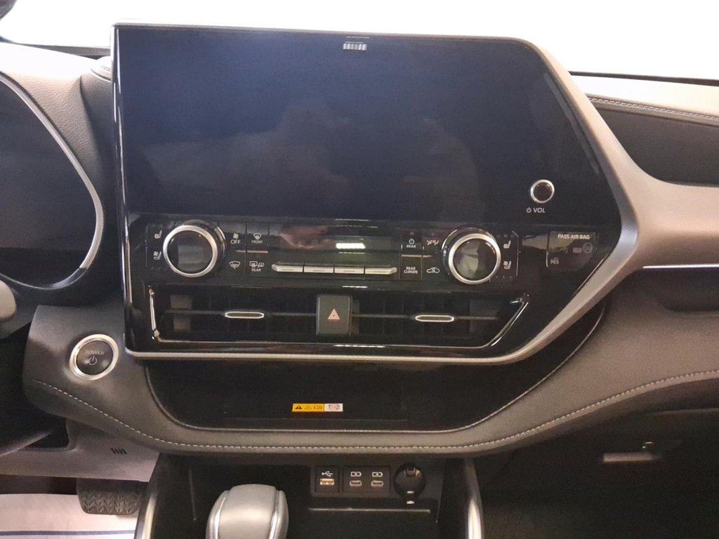 2025 Toyota Highlander Hybrid Limited AWD in Brantford, Ontario - 10 - w1024h768px