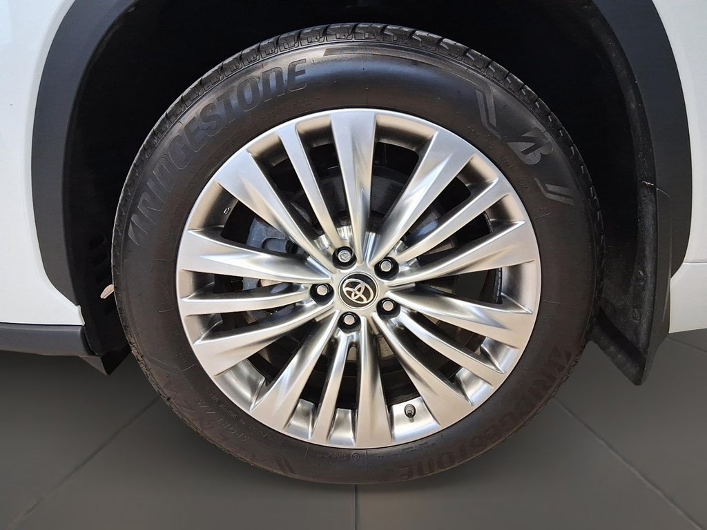 2025 Toyota Highlander Hybrid Limited AWD in Brantford, Ontario - 5 - w1024h768px