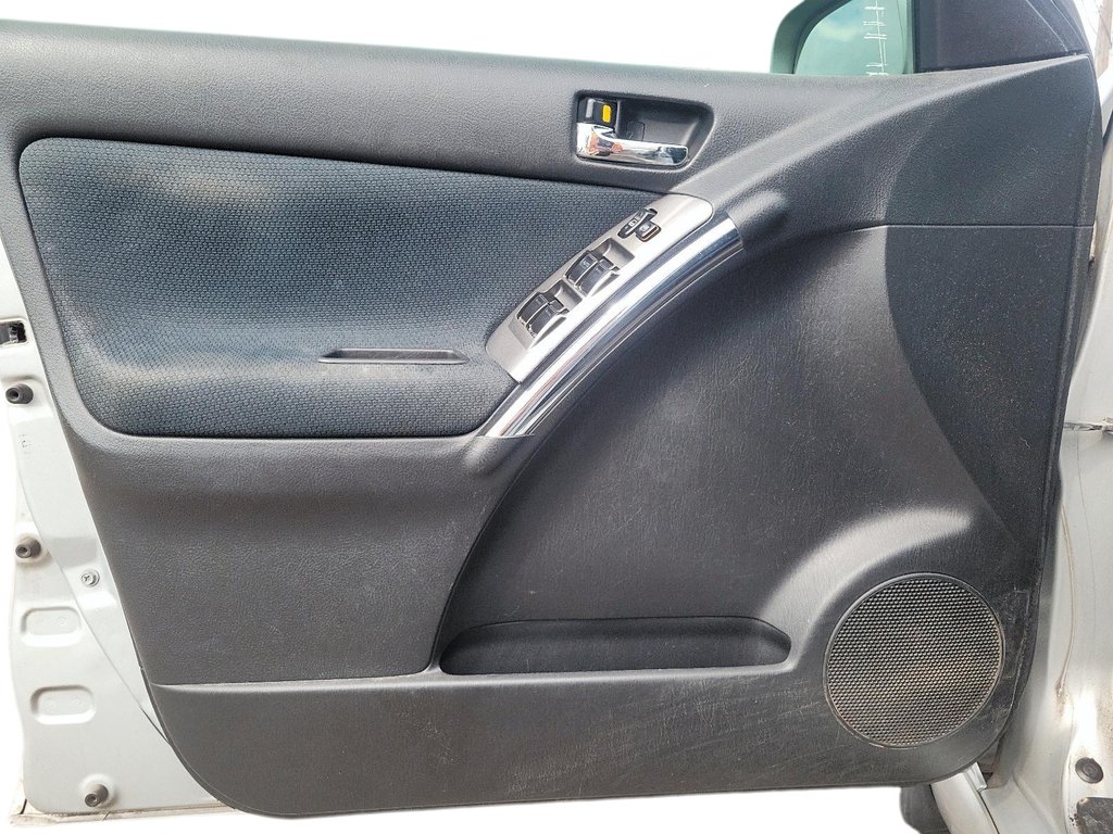 2008 Toyota Matrix 5-door XR FWD 4A in Brantford, Ontario - 10 - w1024h768px
