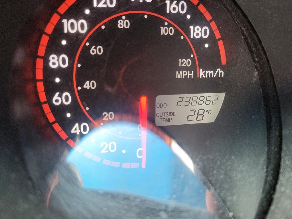 2008 Toyota Matrix 5-door XR FWD 4A in Brantford, Ontario - 12 - w1024h768px