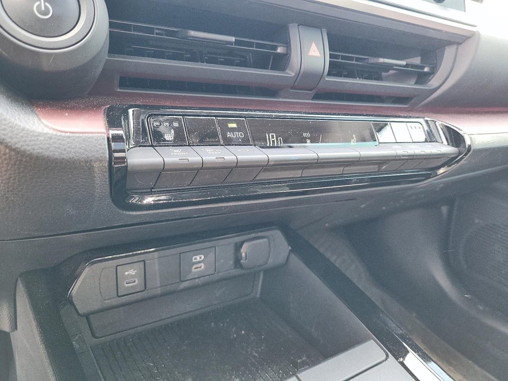 2024 Toyota Prius Plug-in Hybrid XSE in Brantford, Ontario - 19 - w1024h768px