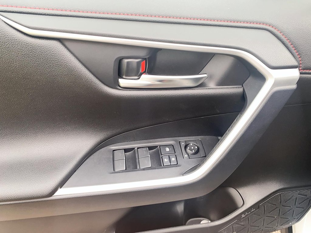 2024 Toyota RAV4 Hybrid XSE AWD in Stratford, Ontario - 10 - w1024h768px