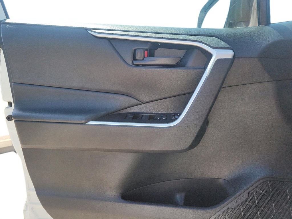 2025 Toyota RAV4 Hybrid LE AWD in Brantford, Ontario - 10 - w1024h768px