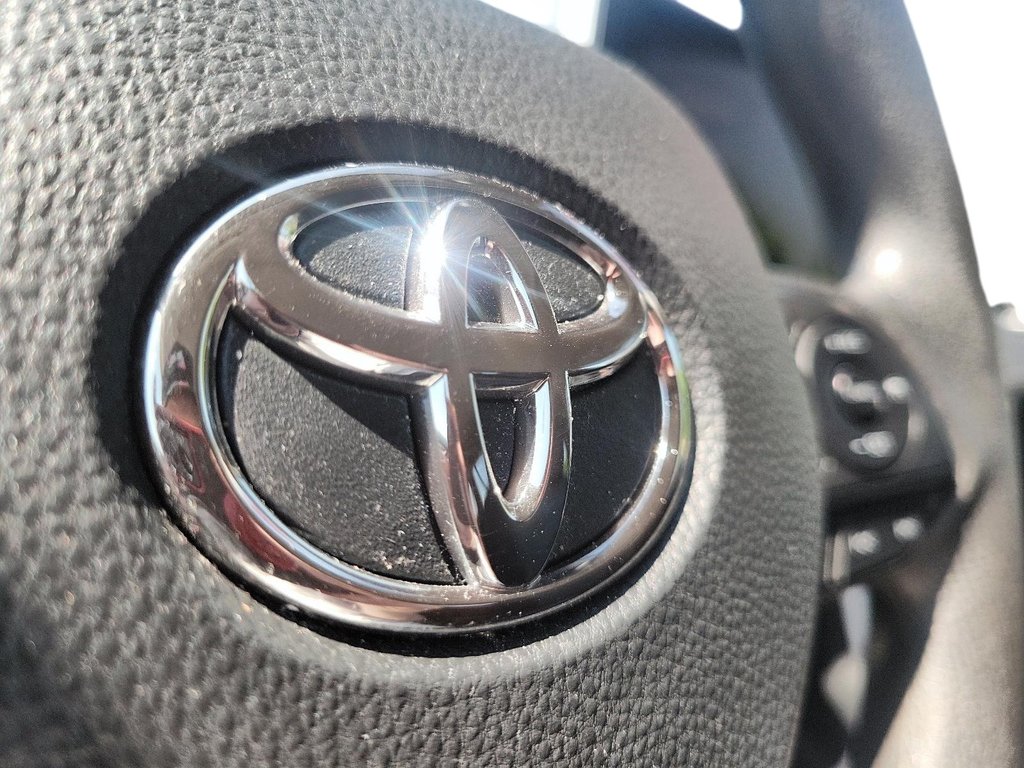 2025 Toyota RAV4 Hybrid LE AWD in Brantford, Ontario - 20 - w1024h768px