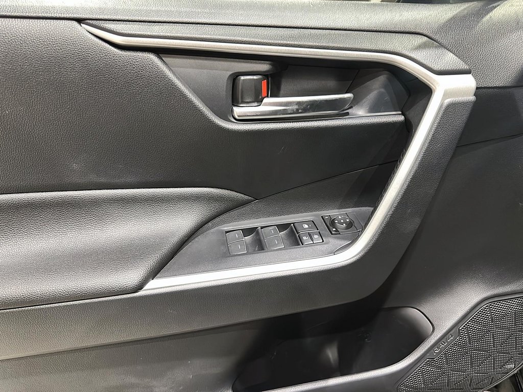 2024 Toyota RAV4 Plug-in Hybrid SE AWD in Brantford, Ontario - 10 - w1024h768px