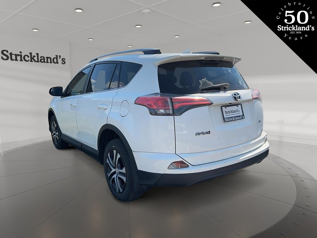 2017  RAV4 FWD LE in Stratford, Ontario - 4 - w1024h768px