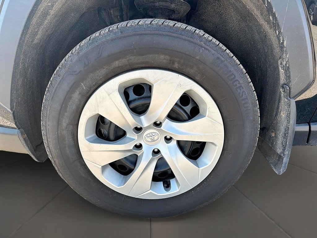 2022 Toyota RAV4 LE AWD in Stratford, Ontario - 7 - w1024h768px