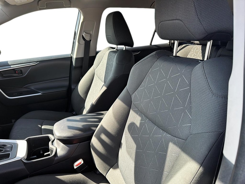 2022 Toyota RAV4 LE AWD in Stratford, Ontario - 8 - w1024h768px