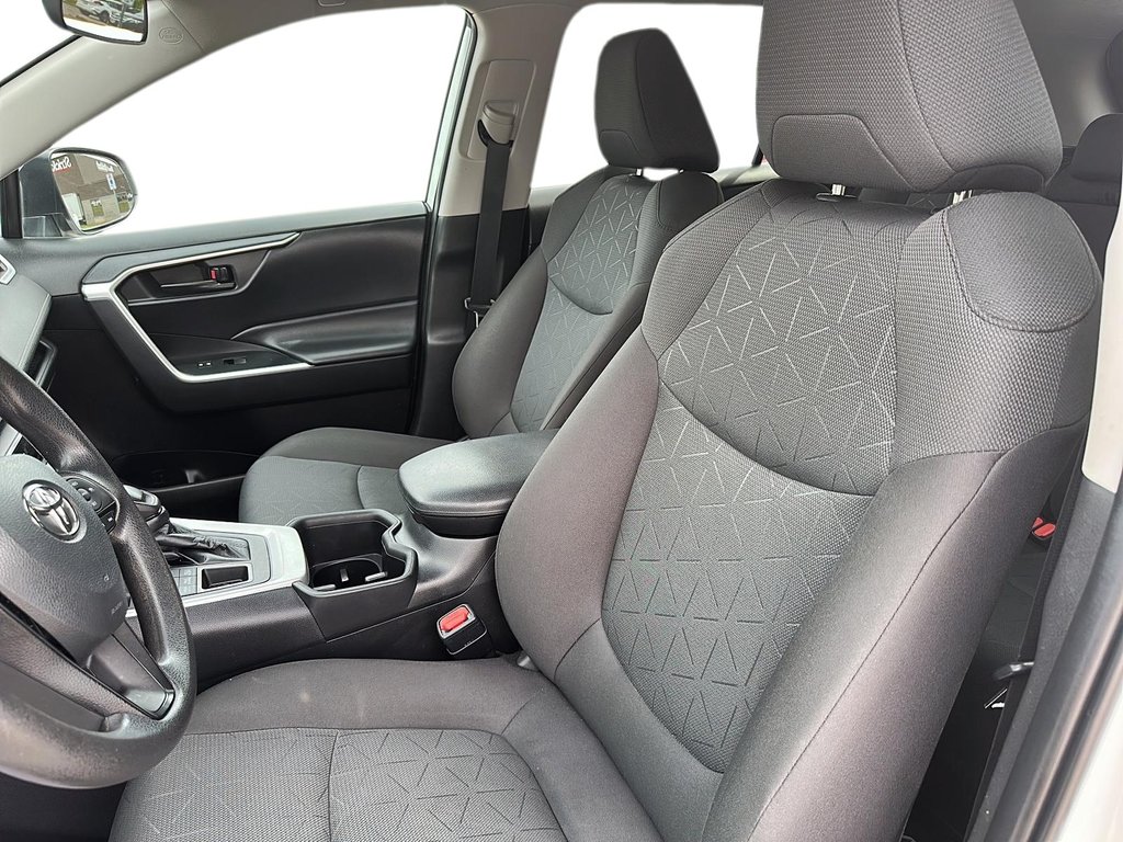 2023 Toyota RAV4 LE AWD in Stratford, Ontario - 8 - w1024h768px