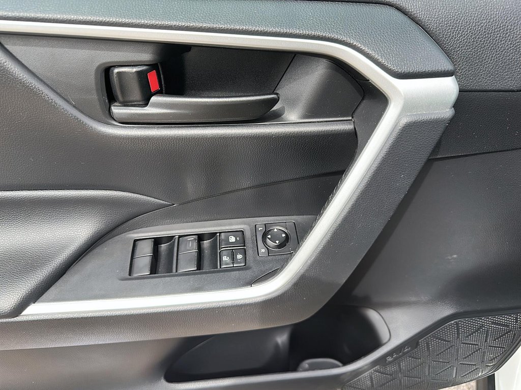 2023 Toyota RAV4 LE AWD in Stratford, Ontario - 10 - w1024h768px
