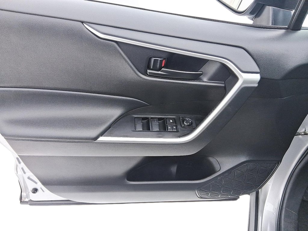 2024 Toyota RAV4 LE AWD in Stratford, Ontario - 11 - w1024h768px