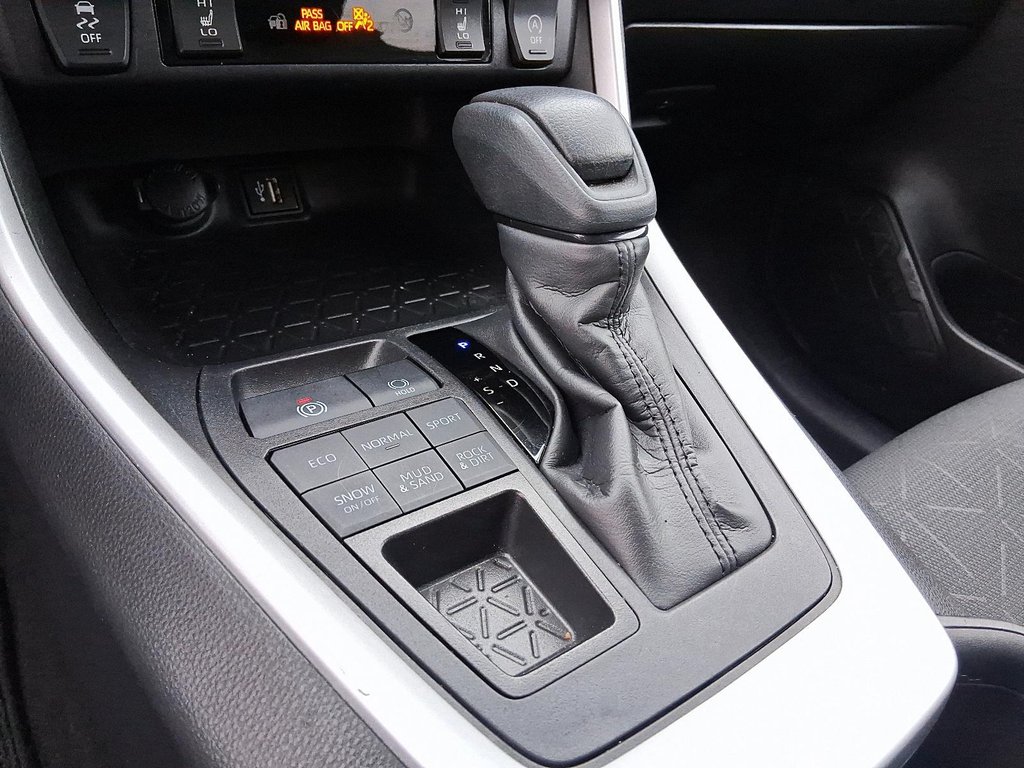 2024 Toyota RAV4 LE AWD in Stratford, Ontario - 16 - w1024h768px