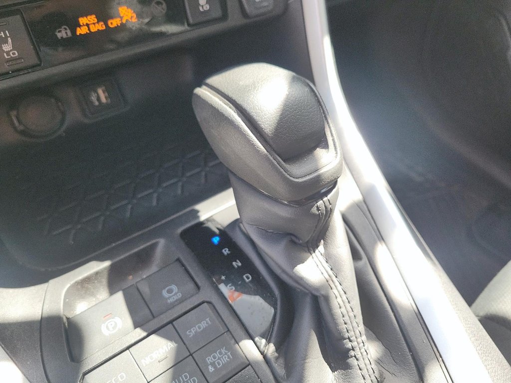 2025 Toyota RAV4 LE AWD in Brantford, Ontario - 14 - w1024h768px