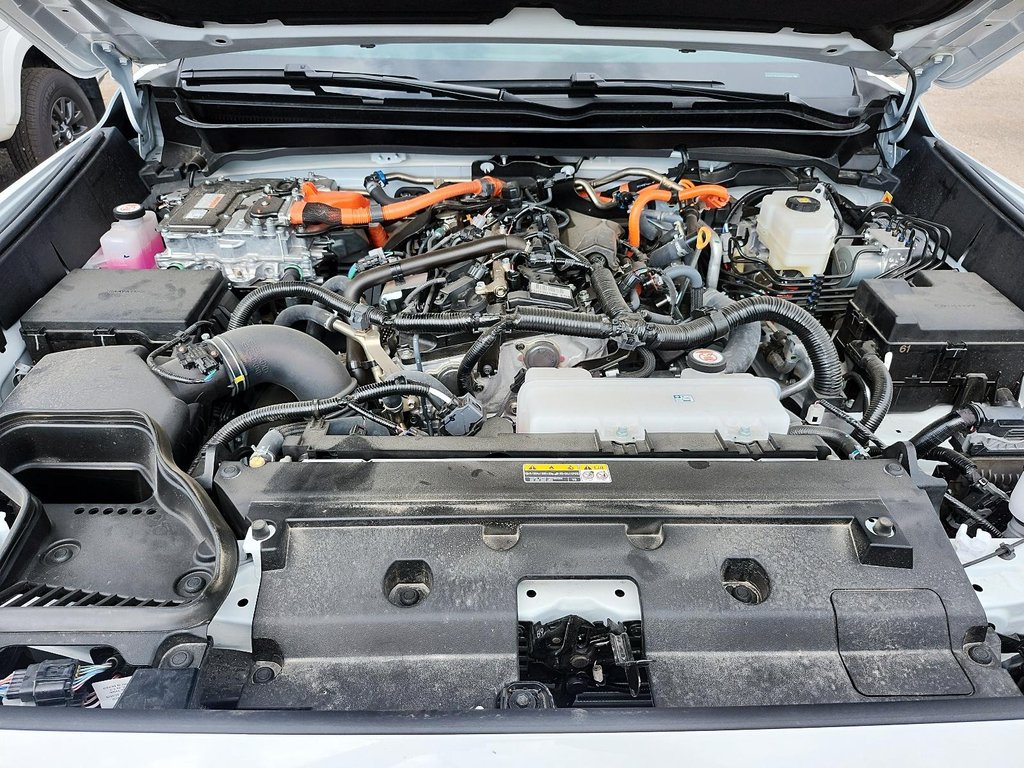 2025 Toyota TACOMA HYBRID Tacoma HV Double Cab in Stratford, Ontario - 8 - w1024h768px