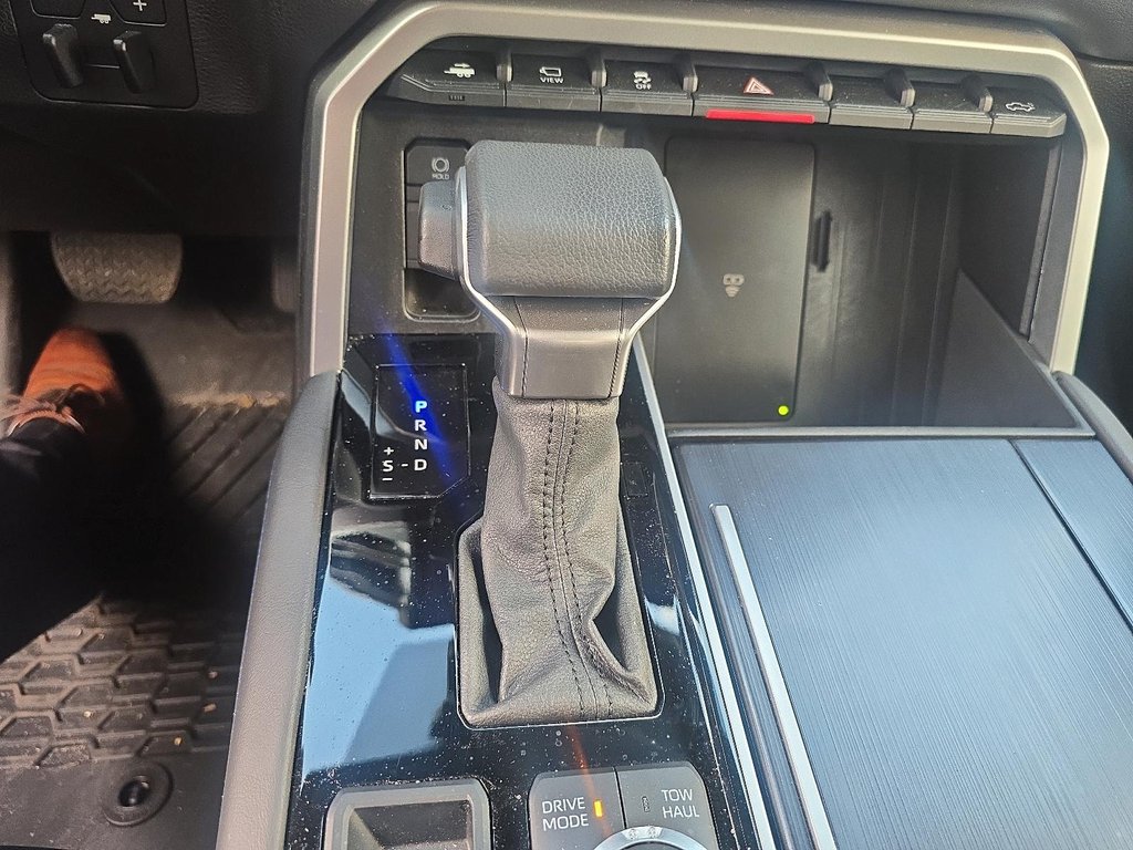 2025 Toyota TUNDRA 4X4 Tundra CrewMax Platinum in Brantford, Ontario - 13 - w1024h768px