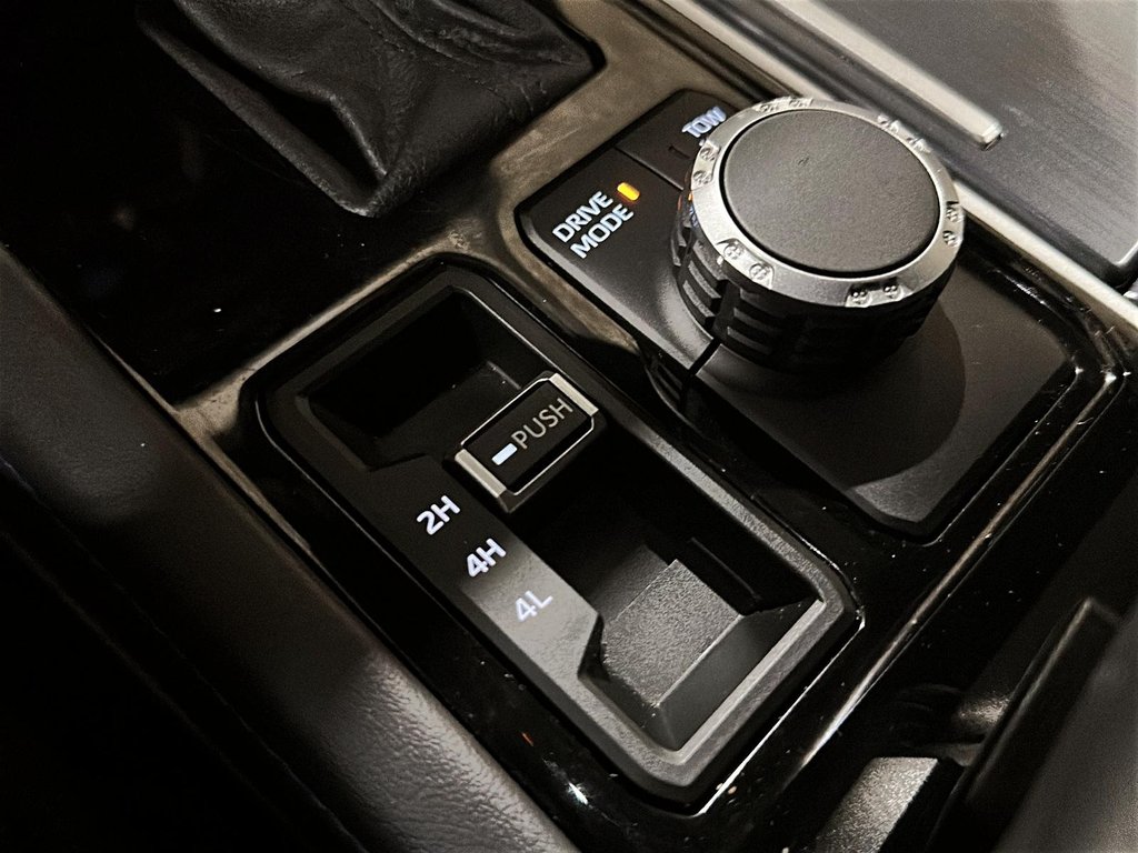 2025 Toyota Tundra 4X4 Tundra CrewMax Platinum in Brantford, Ontario - 14 - w1024h768px