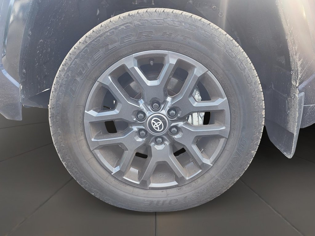 2025 Toyota TUNDRA 4X4 Tundra CrewMax Platinum in Brantford, Ontario - 6 - w1024h768px