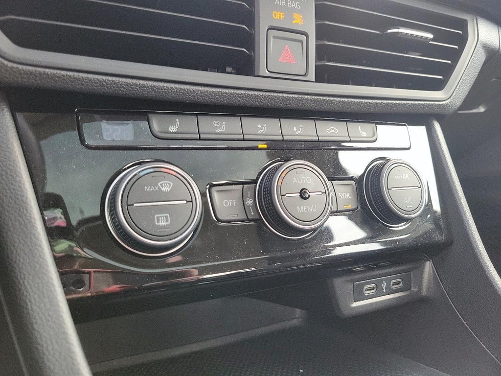 2021 Volkswagen Jetta Execline 1.4T 8sp at w/Tip in Brantford, Ontario - 19 - w1024h768px