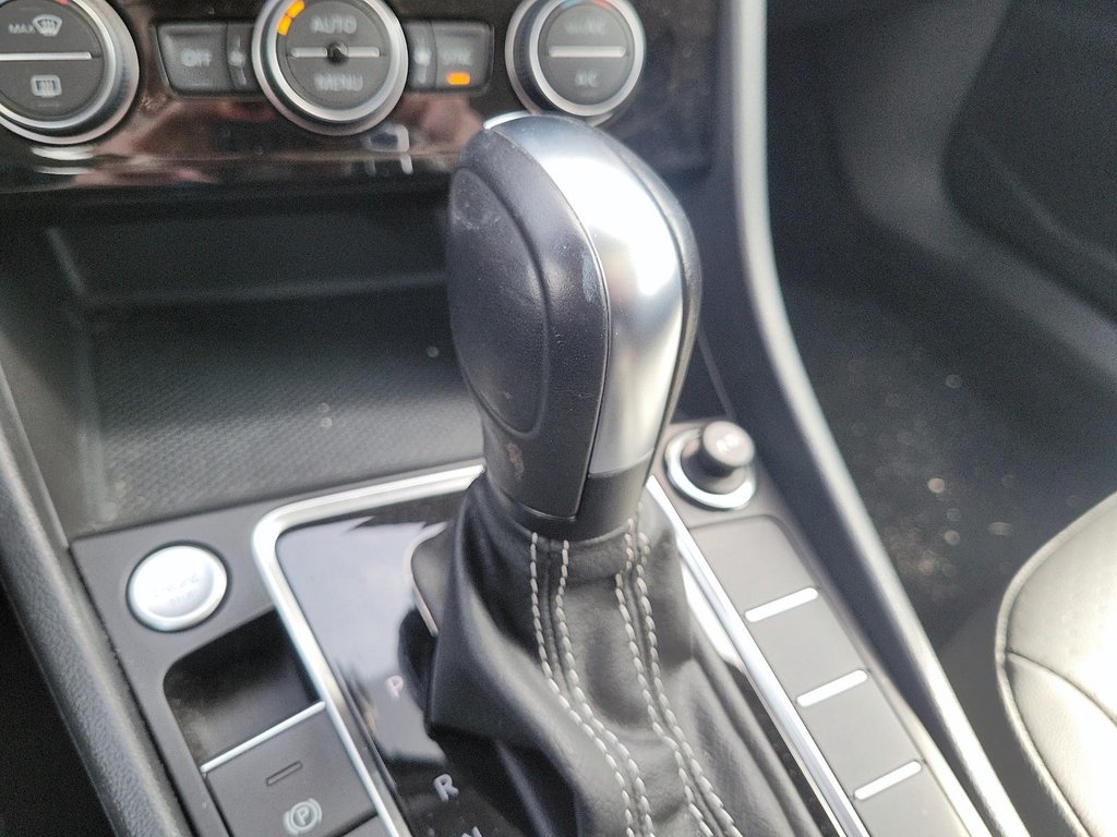 2021 Volkswagen Jetta Execline 1.4T 8sp at w/Tip in Brantford, Ontario - 14 - w1024h768px