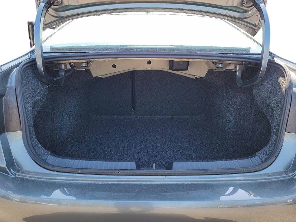 2025 Volkswagen Jetta Comfortline Auto in Brantford, Ontario - 6 - w1024h768px
