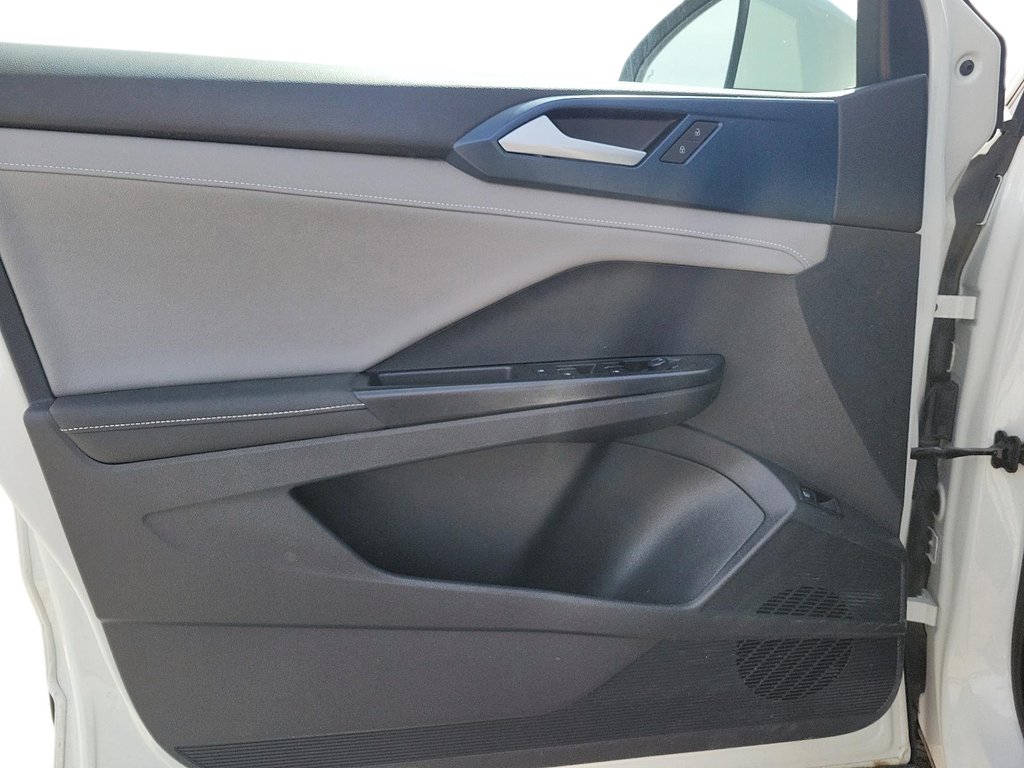 2024 Volkswagen Taos Comfortline 1.5T 8sp w/ Tip FWD in Brantford, Ontario - 10 - w1024h768px