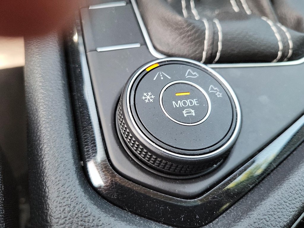 2025 Volkswagen Taos Highline 4MOTION in Brantford, Ontario - 15 - w1024h768px