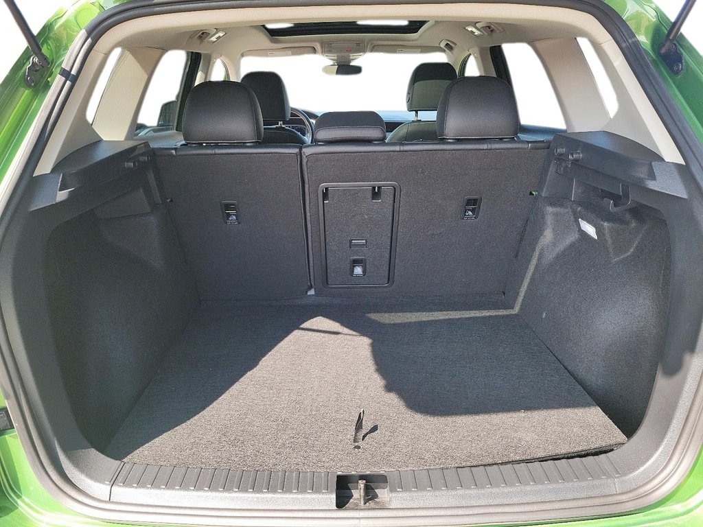 2025 Volkswagen Taos Highline 4MOTION in Brantford, Ontario - 6 - w1024h768px