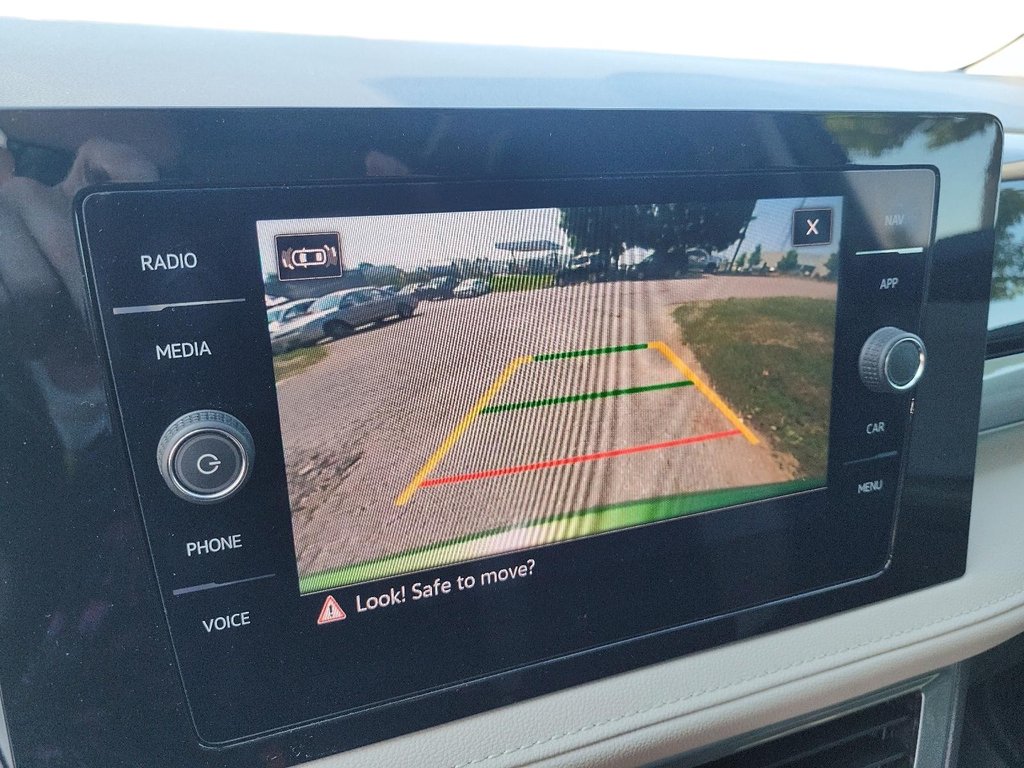 2025 Volkswagen Taos Highline 4MOTION in Brantford, Ontario - 17 - w1024h768px