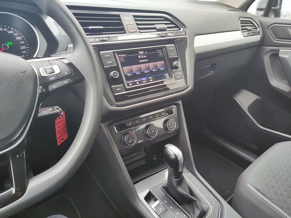 2020  Tiguan Trendline 2.0T 8sp at w/Tip 4M in Brantford, Ontario - 14 - w1024h768px