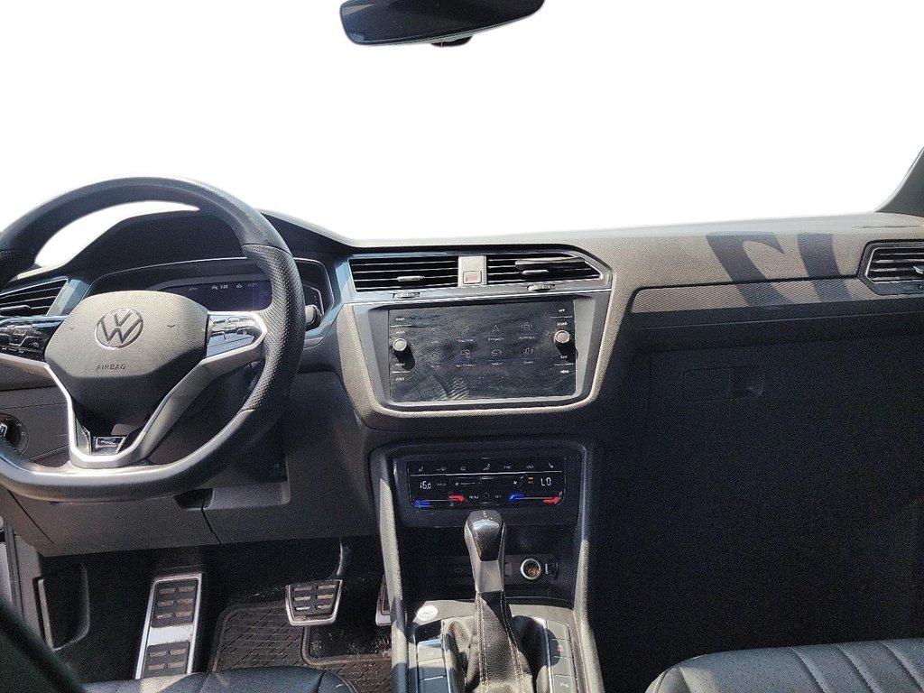 2023 Volkswagen Tiguan Comfortline R-Line Black 2.0T 8sp at w/Tip 4M in Brantford, Ontario - 9 - w1024h768px