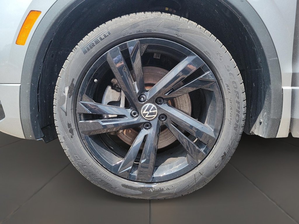 2023 Volkswagen Tiguan Comfortline R-Line Black 2.0T 8sp at w/Tip 4M in Brantford, Ontario - 7 - w1024h768px