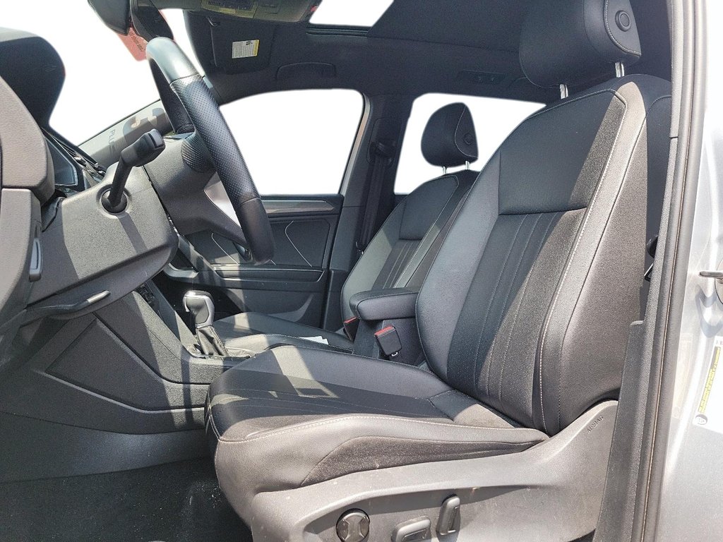 2023 Volkswagen Tiguan Comfortline R-Line Black 2.0T 8sp at w/Tip 4M in Brantford, Ontario - 8 - w1024h768px