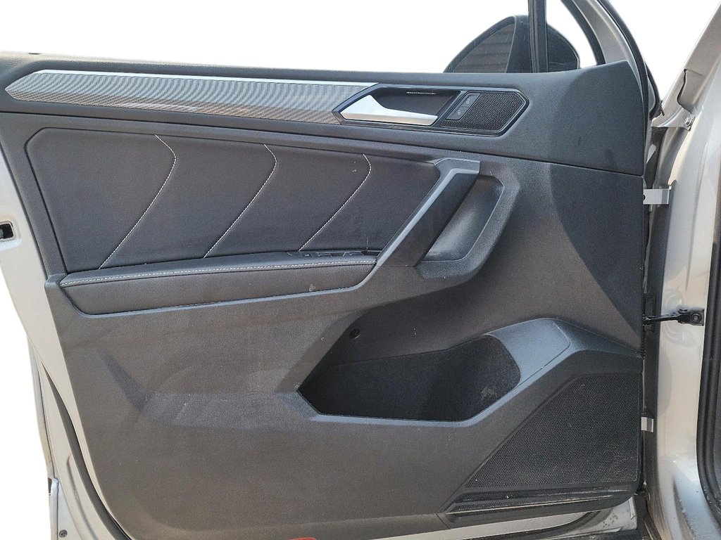 2023 Volkswagen Tiguan Comfortline R-Line Black 2.0T 8sp at w/Tip 4M in Brantford, Ontario - 10 - w1024h768px