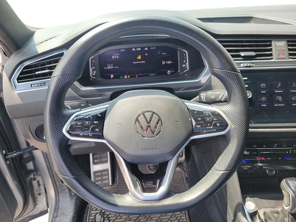 2023 Volkswagen Tiguan Comfortline R-Line Black 2.0T 8sp at w/Tip 4M in Brantford, Ontario - 11 - w1024h768px