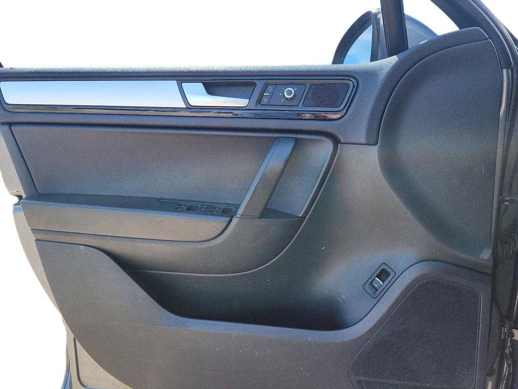 2014 Volkswagen Touareg Comfortline 3.0 TDI 8sp at Tip 4M in Brantford, Ontario - 10 - w1024h768px